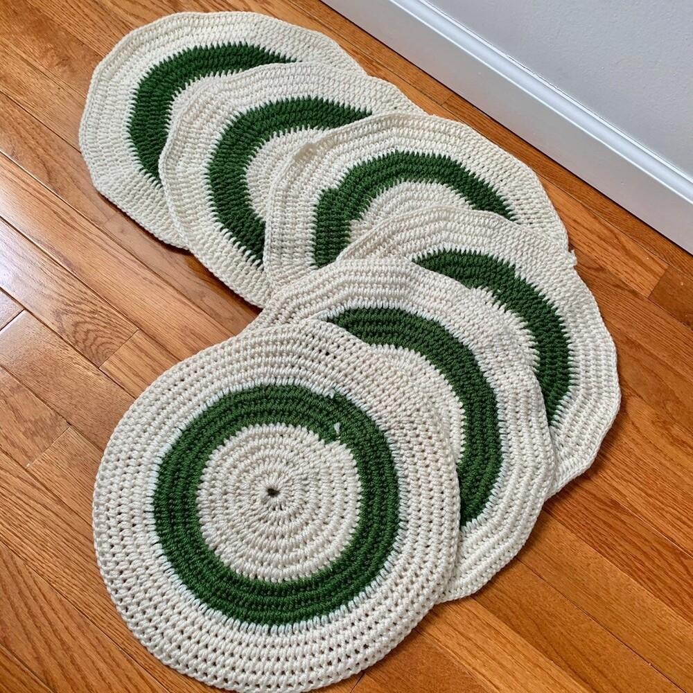 SET OF 6 HANDMADE KNIT CROCHET TABLE MATS COLOR: Beige/Forest Green